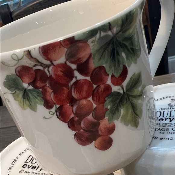 Vintage Royal Doulton “Vintage Grape” Retired Pattern Set of 4 Cups 1994-2004 - Picture 8 of 10